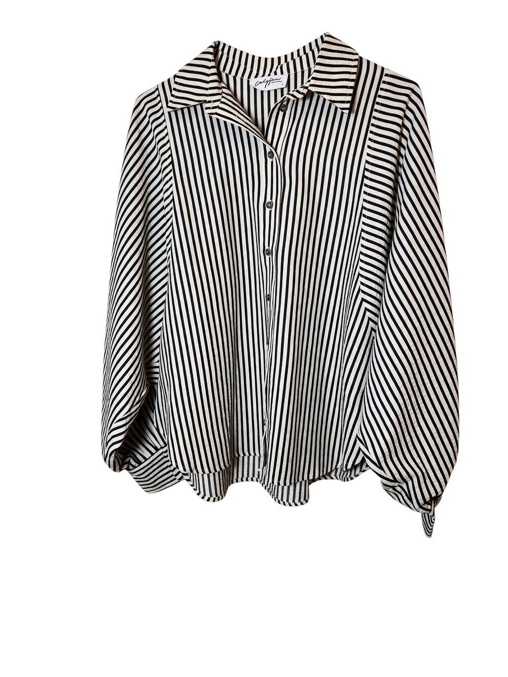 Carly Jean Women’s S Black White Vertical Striped Seersucker Button-Up Blouse